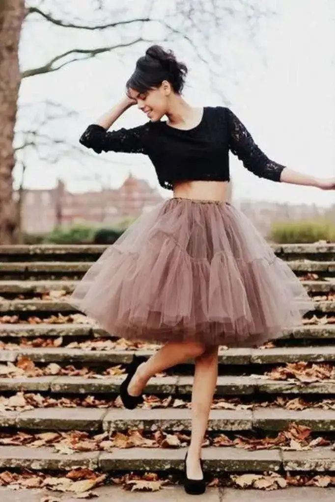 Zdjęcie Z czym nosić tiulową spódnicę? Proste i modne stylizacje na każdą okazję