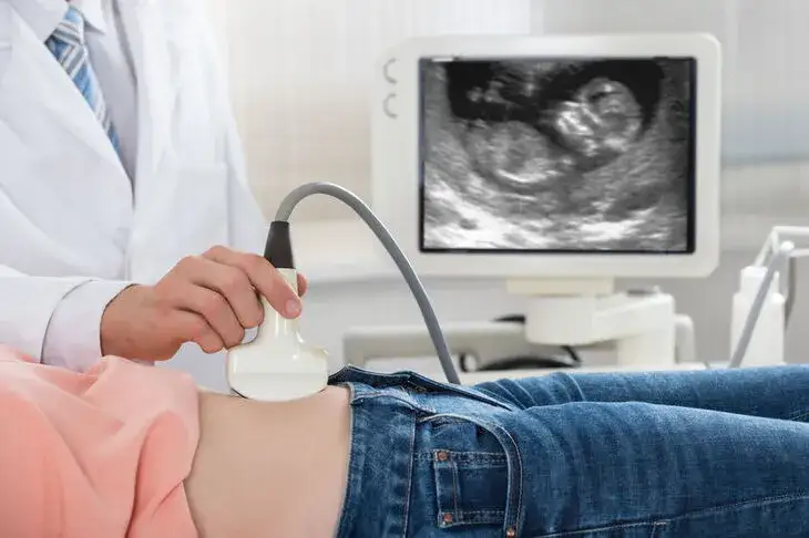Zdjęcie Kiedy pierwsza wizyta u ginekologa w ciąży? Nie czekaj na objawy!